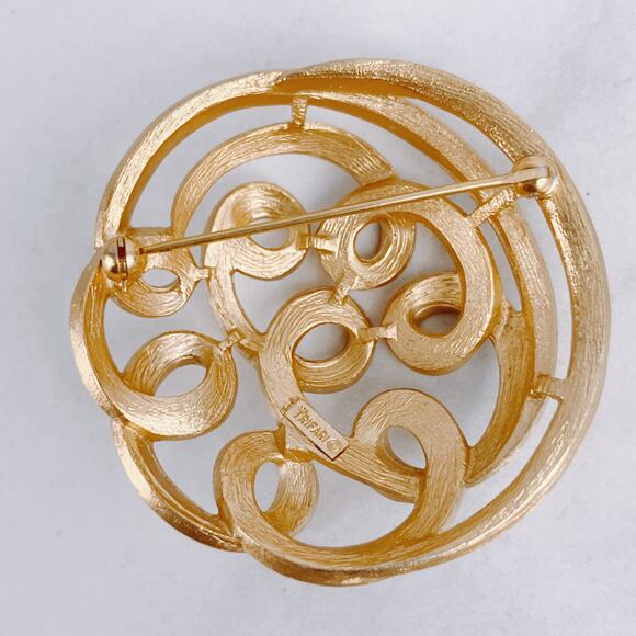 Vintage Signed Crown Trifari Gold Tone Swirl Brooch Mid Century Modern Domed Pin - Picture 6 of 7